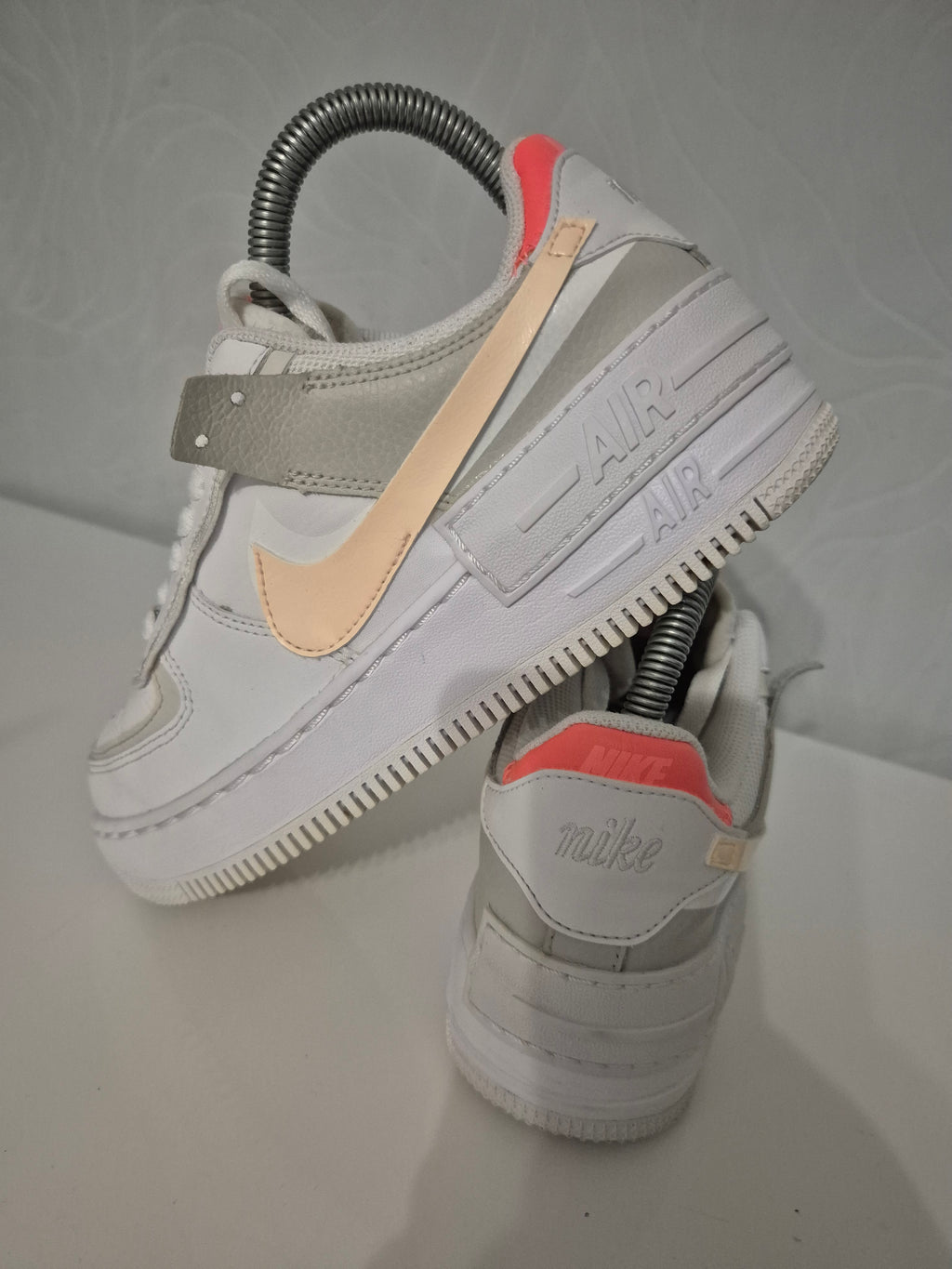 NIKE Air Helle Sportschuhe  Gr.37,5